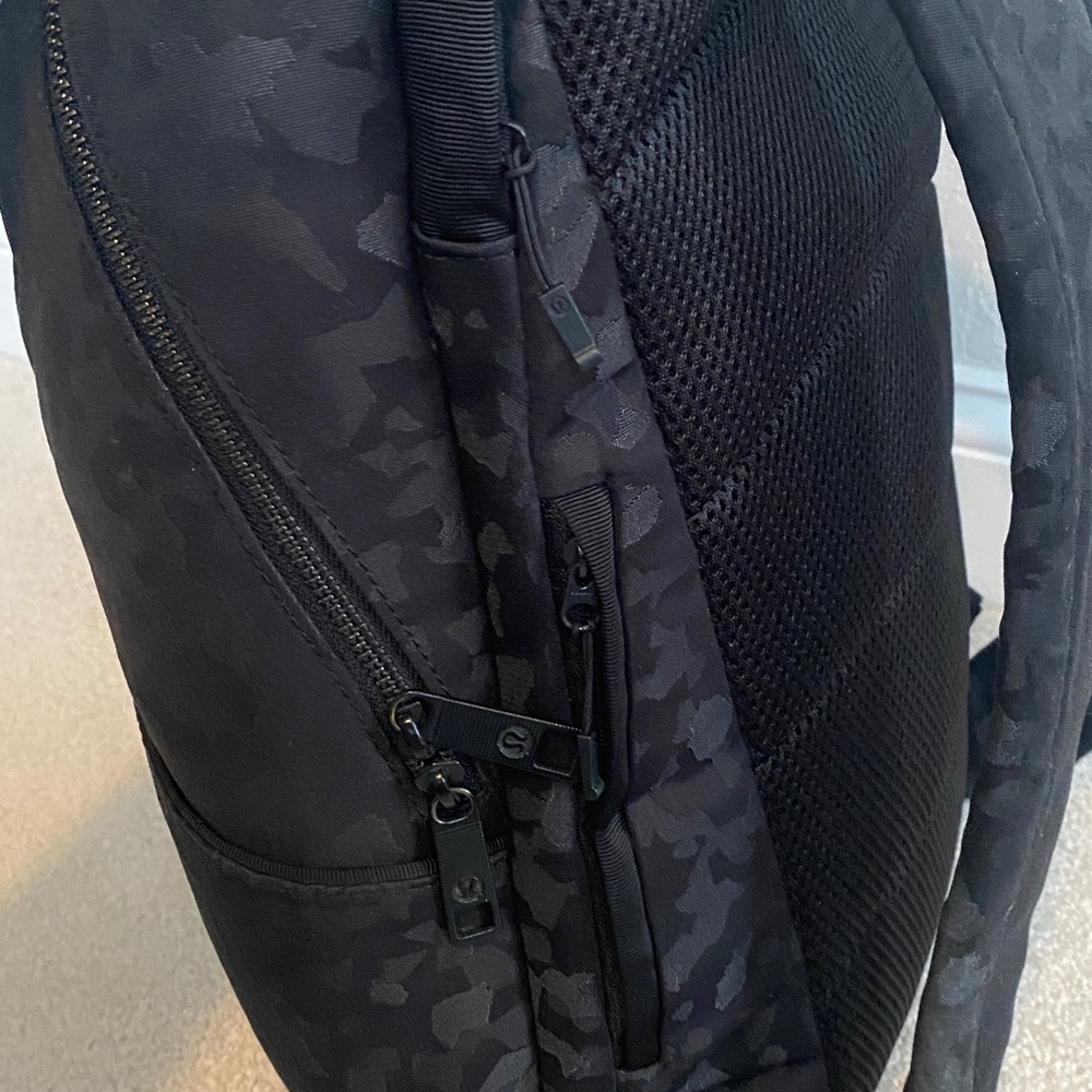 Lululemon Stylish Black Unisex Duffle Bag/Backpack Set - Picture 12 of 16